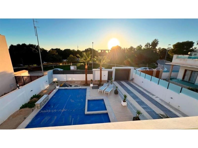4 Zimmer Villa zu verkaufen in Rojales mit Pool - 975.000 € (Ref: 9894148)