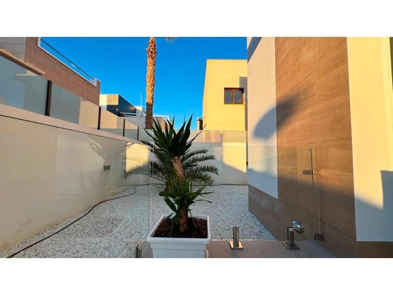 4 Zimmer Villa zu verkaufen in Rojales mit Pool - 975.000 € (Ref: 9894148)