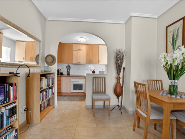 Apartamento de 2 habitaciones en Aguas Nuevas, Torrevieja en venta - 185.000 € (Ref: 9896612)