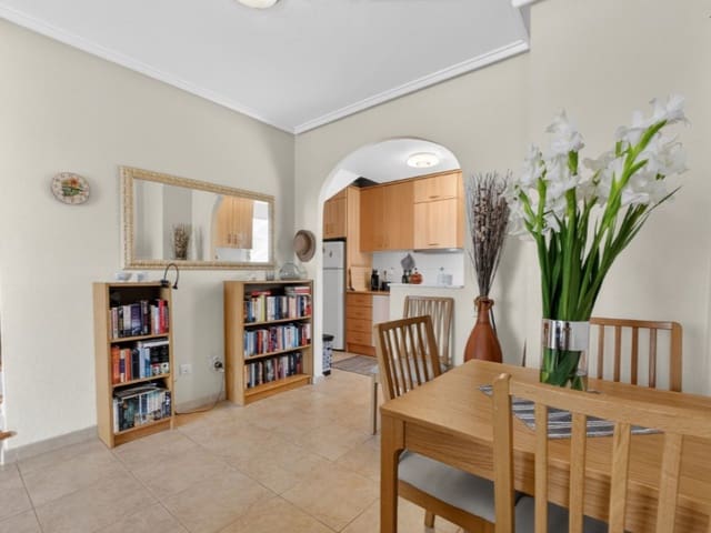 Apartamento de 2 habitaciones en Aguas Nuevas, Torrevieja en venta - 185.000 € (Ref: 9896612)