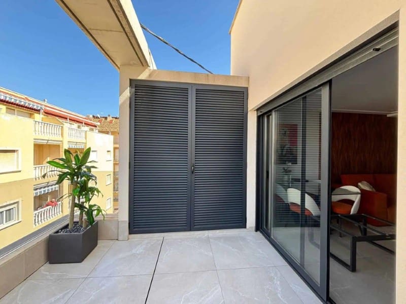 3 sypialnia Penthouse na sprzedaż w Torrevieja z basenem - 399 000 € (Ref: 9899404)