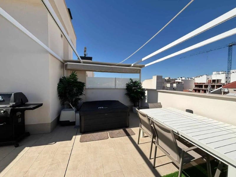3 sypialnia Penthouse na sprzedaż w Torrevieja z basenem - 399 000 € (Ref: 9899404)