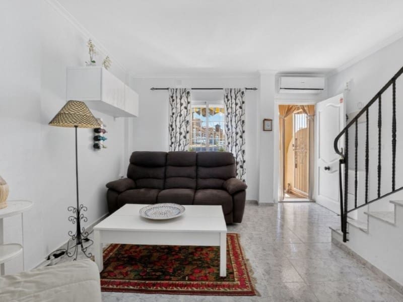 2 quarto Casa em Banda para venda em Torrevieja com piscina - 219 000 € (Ref: 9904302)