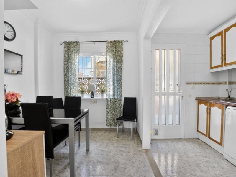 2 quarto Casa em Banda para venda em Torrevieja com piscina - 219 000 € (Ref: 9904302)