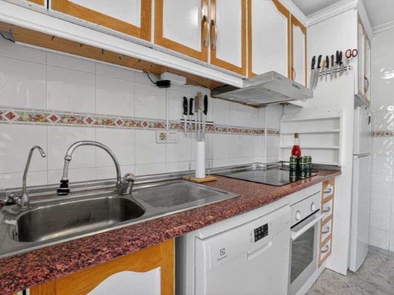 2 quarto Casa em Banda para venda em Torrevieja com piscina - 219 000 € (Ref: 9904302)