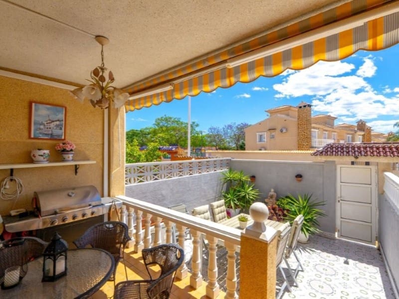 2 quarto Casa em Banda para venda em Torrevieja com piscina - 219 000 € (Ref: 9904302)
