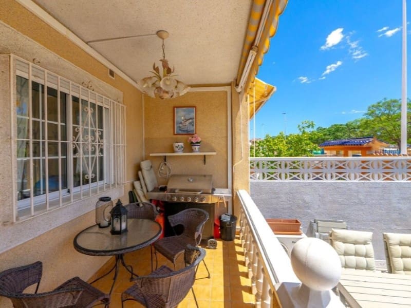2 quarto Casa em Banda para venda em Torrevieja com piscina - 219 000 € (Ref: 9904302)