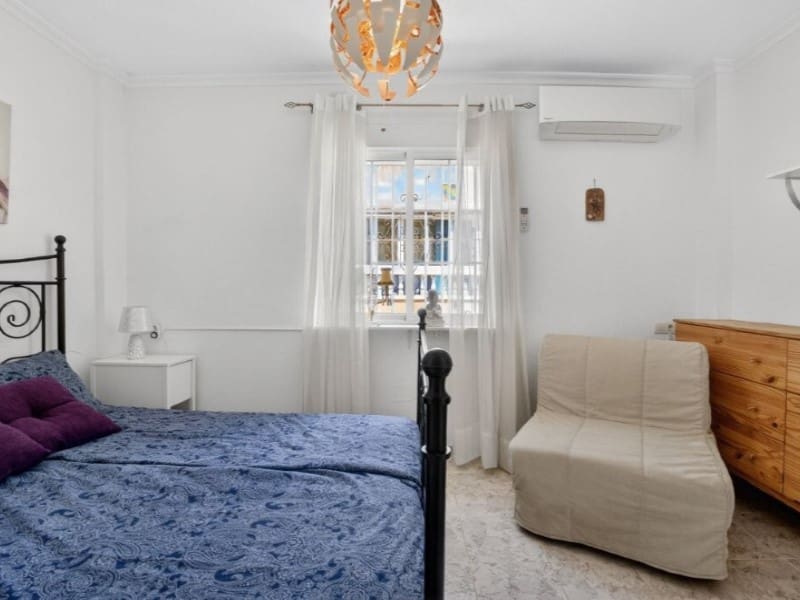 2 quarto Casa em Banda para venda em Torrevieja com piscina - 219 000 € (Ref: 9904302)