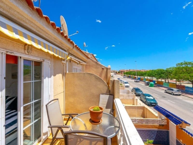 2 quarto Casa em Banda para venda em Torrevieja com piscina - 219 000 € (Ref: 9904302)