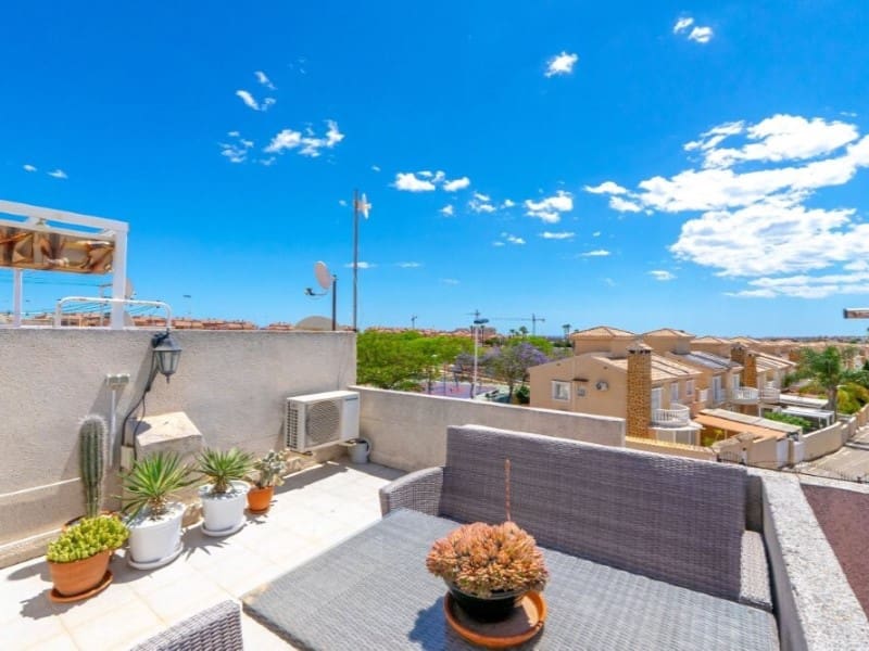 2 quarto Casa em Banda para venda em Torrevieja com piscina - 219 000 € (Ref: 9904302)