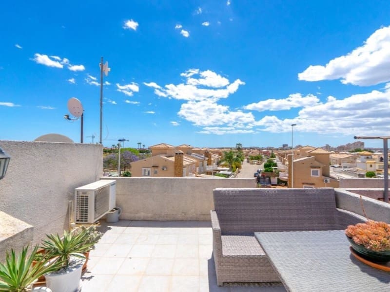 2 quarto Casa em Banda para venda em Torrevieja com piscina - 219 000 € (Ref: 9904302)