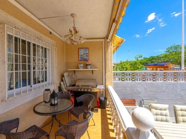 2 quarto Casa em Banda para venda em Puerto Deportivo, Torrevieja com piscina - 219 000 € (Ref: 9904302)