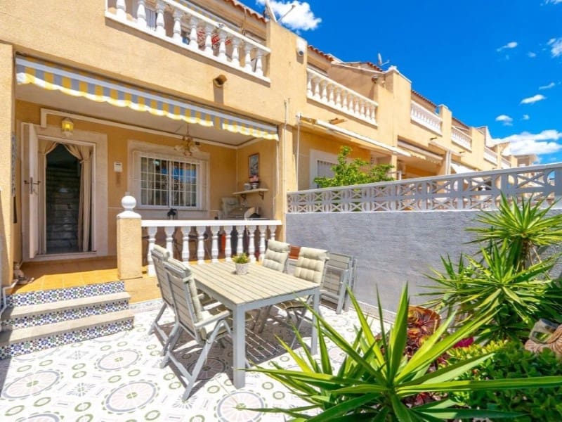 2 quarto Casa em Banda para venda em Torrevieja com piscina - 219 000 € (Ref: 9904302)