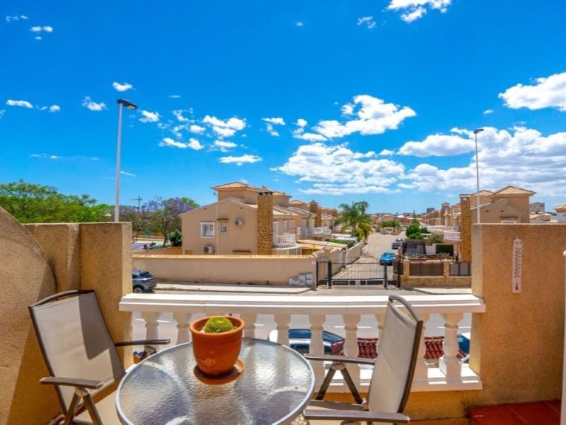2 quarto Casa em Banda para venda em Torrevieja com piscina - 219 000 € (Ref: 9904302)