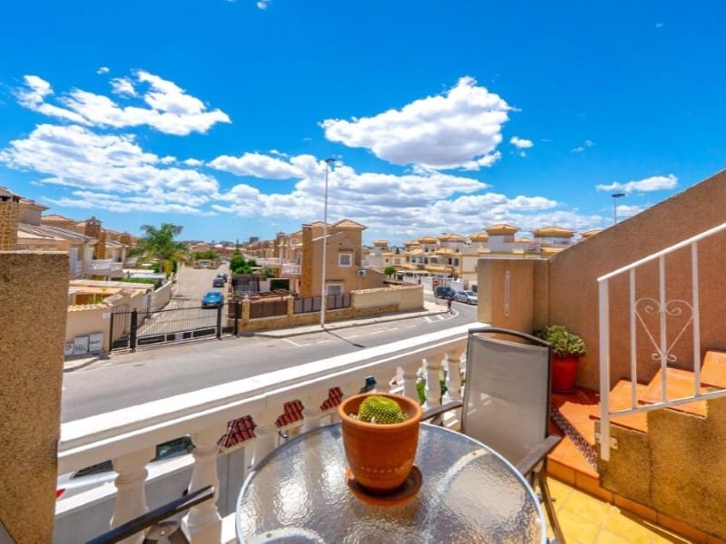 2 quarto Casa em Banda para venda em Torrevieja com piscina - 219 000 € (Ref: 9904302)