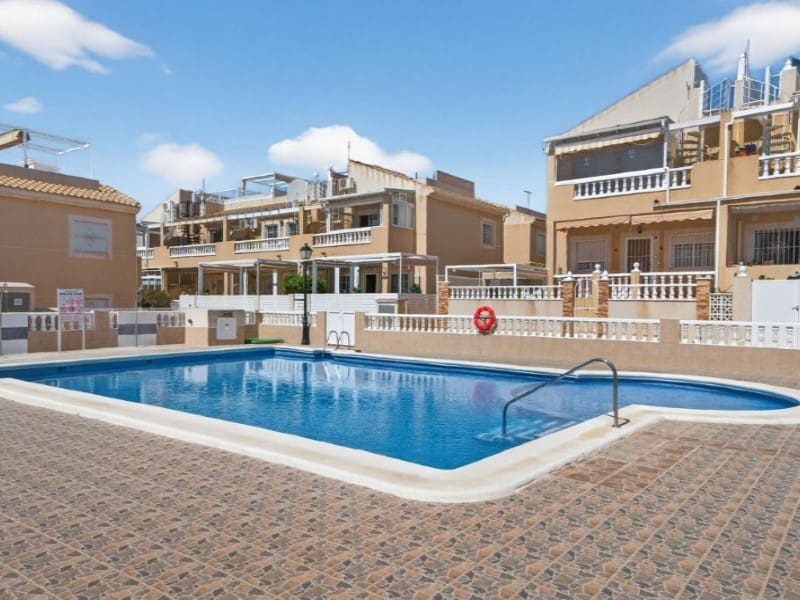 2 quarto Casa em Banda para venda em Torrevieja com piscina - 219 000 € (Ref: 9904302)