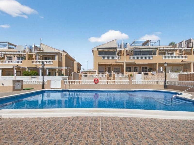 2 quarto Casa em Banda para venda em Torrevieja com piscina - 219 000 € (Ref: 9904302)