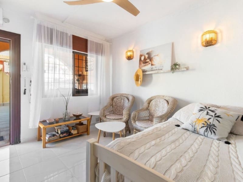 1 sovrum Lägenhet till salu i Torrevieja - 139 000 € (Ref: 9904307)