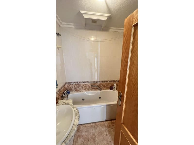 4 makuuhuone Paritalo myytävänä paikassa Torrevieja - 425 000 € (Ref: 9904308)