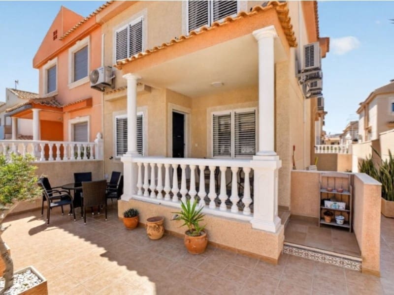 Casa de 3 habitaciones en La Mata en venta - 395.000 € (Ref: 9904309)