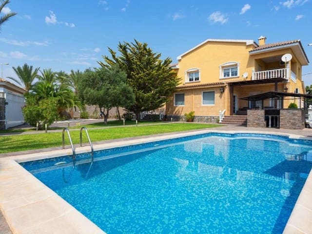 Chalet de 5 habitaciones en Lomas de Cabo Roig - Los Dolses, Orihuela en venta con piscina garaje - 1.250.000 € (Ref: 9907022)