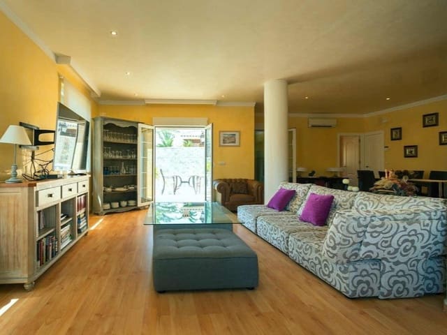 Chalet de 5 habitaciones en Lomas de Cabo Roig - Los Dolses, Orihuela en venta con piscina garaje - 1.250.000 € (Ref: 9907022)