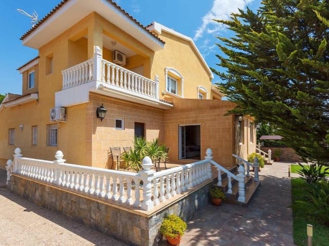 Chalet de 5 habitaciones en Lomas de Cabo Roig - Los Dolses, Orihuela en venta con piscina garaje - 1.250.000 € (Ref: 9907022)