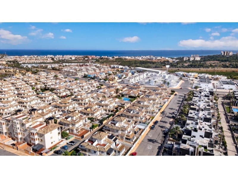 2 bedroom Villa for sale in Orihuela Costa - € 239,000 (Ref: 9907023)