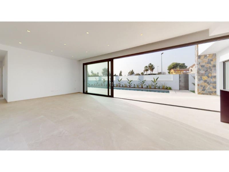 3 bedroom Villa for sale in Los Alcazares with pool - € 739,900 (Ref: 9907028)