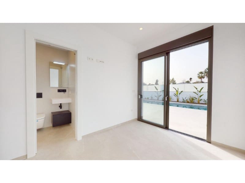 3 bedroom Villa for sale in Los Alcazares with pool - € 739,900 (Ref: 9907028)