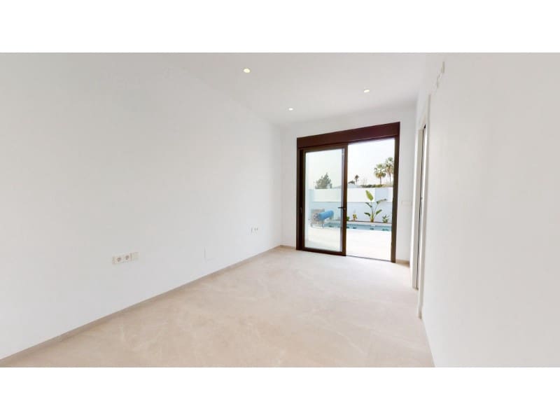 3 bedroom Villa for sale in Los Alcazares with pool - € 739,900 (Ref: 9907028)