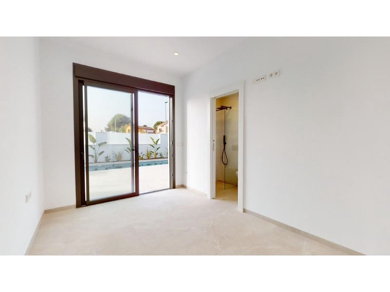 3 bedroom Villa for sale in Los Alcazares with pool - € 739,900 (Ref: 9907028)