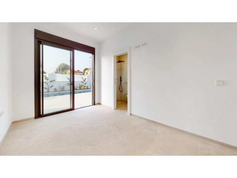 3 bedroom Villa for sale in Los Alcazares with pool - € 739,900 (Ref: 9907028)