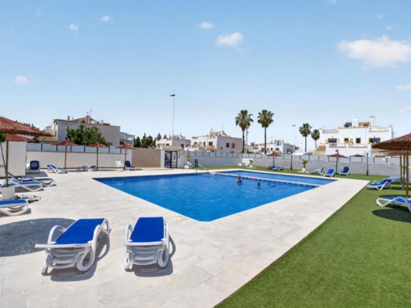 3 makuuhuone Huoneisto myytävänä paikassa Torrevieja mukana uima-altaan - 195 000 € (Ref: 9910740)