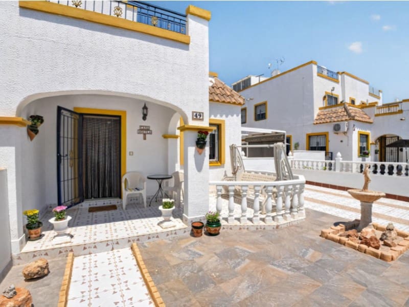 3 makuuhuone Huoneisto myytävänä paikassa Torrevieja mukana uima-altaan - 195 000 € (Ref: 9910740)