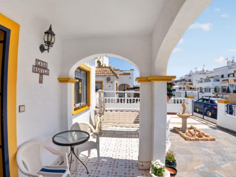 3 makuuhuone Huoneisto myytävänä paikassa Torrevieja mukana uima-altaan - 195 000 € (Ref: 9910740)