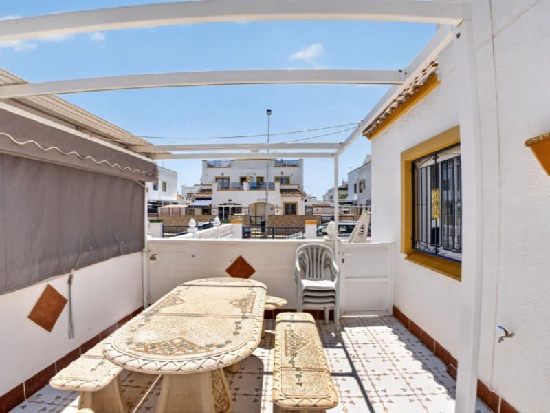 3 makuuhuone Huoneisto myytävänä paikassa Torrevieja mukana uima-altaan - 195 000 € (Ref: 9910740)