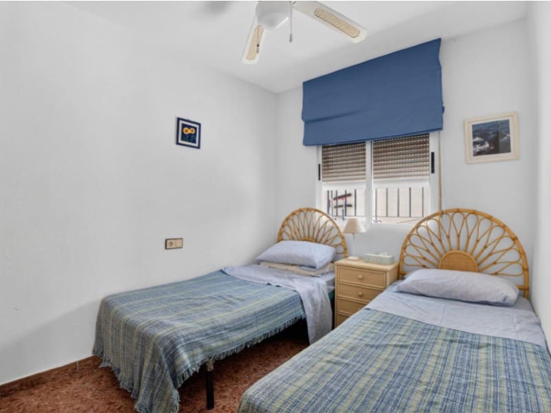 3 makuuhuone Huoneisto myytävänä paikassa Torrevieja mukana uima-altaan - 195 000 € (Ref: 9910740)