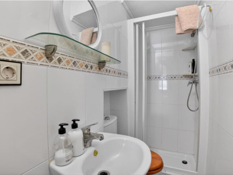 3 makuuhuone Huoneisto myytävänä paikassa Torrevieja mukana uima-altaan - 195 000 € (Ref: 9910740)