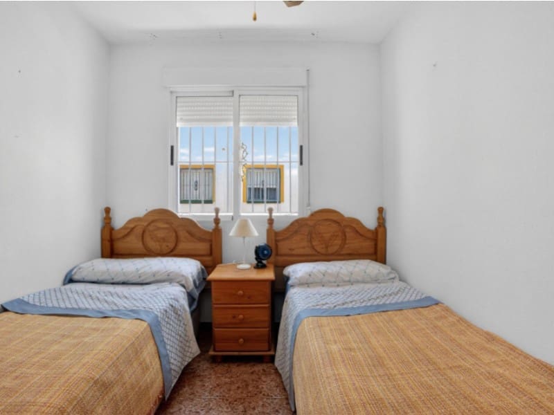 3 makuuhuone Huoneisto myytävänä paikassa Torrevieja mukana uima-altaan - 195 000 € (Ref: 9910740)
