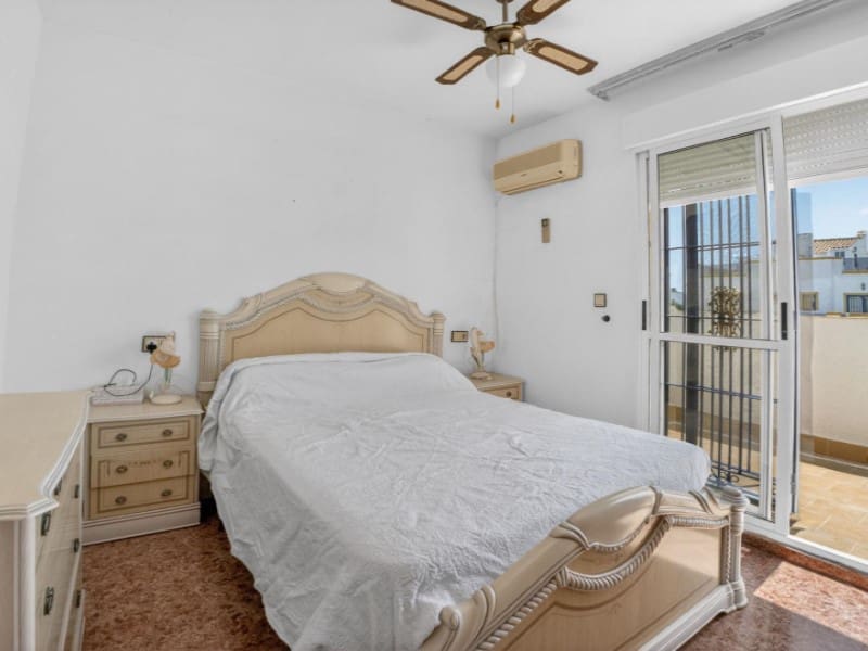3 makuuhuone Huoneisto myytävänä paikassa Torrevieja mukana uima-altaan - 195 000 € (Ref: 9910740)