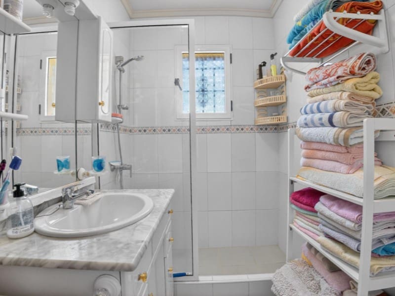 3 makuuhuone Huoneisto myytävänä paikassa Torrevieja mukana uima-altaan - 195 000 € (Ref: 9910740)