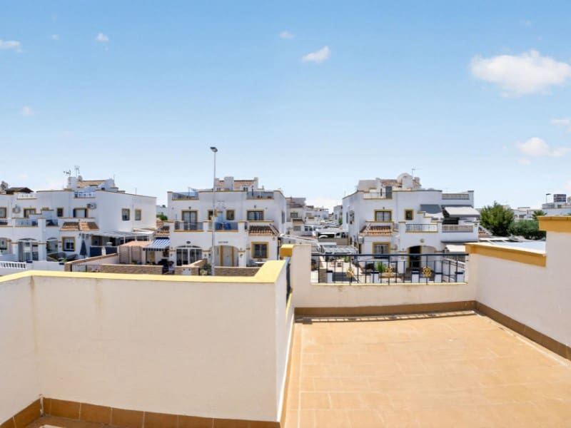 3 makuuhuone Huoneisto myytävänä paikassa Torrevieja mukana uima-altaan - 195 000 € (Ref: 9910740)