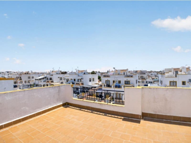 3 makuuhuone Huoneisto myytävänä paikassa Torrevieja mukana uima-altaan - 195 000 € (Ref: 9910740)