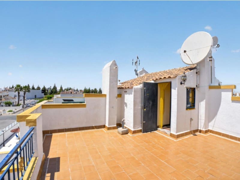 3 makuuhuone Huoneisto myytävänä paikassa Torrevieja mukana uima-altaan - 195 000 € (Ref: 9910740)