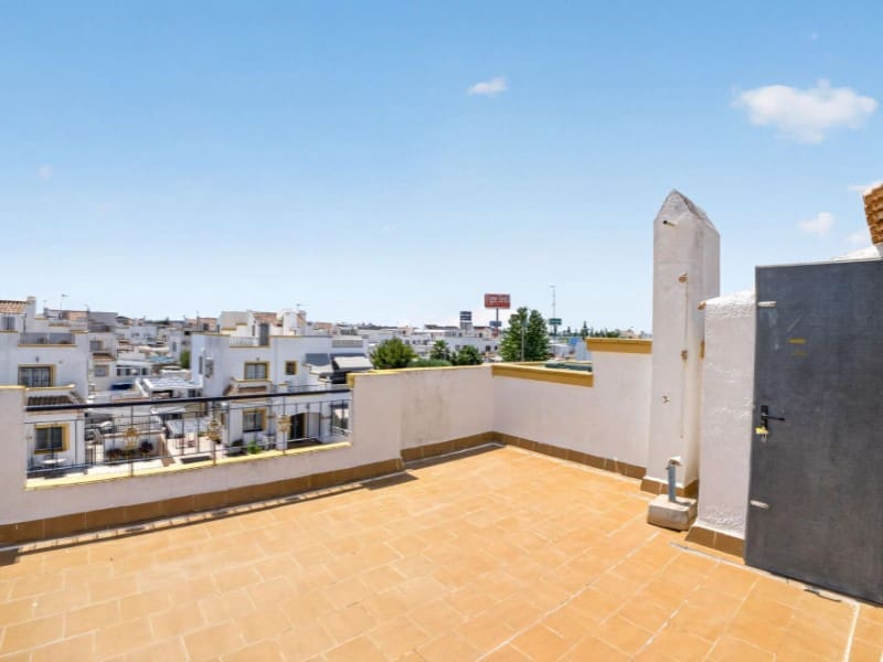 3 makuuhuone Huoneisto myytävänä paikassa Torrevieja mukana uima-altaan - 195 000 € (Ref: 9910740)