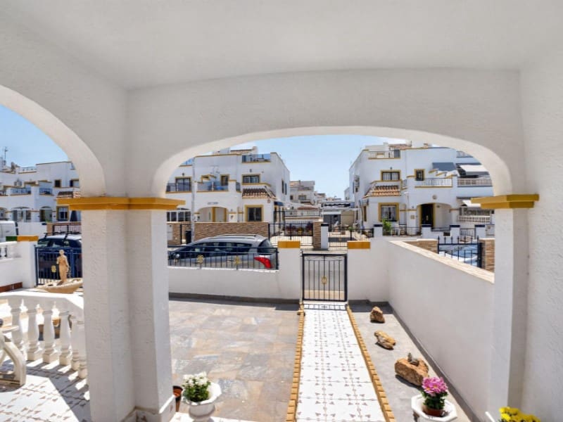 3 makuuhuone Huoneisto myytävänä paikassa Torrevieja mukana uima-altaan - 195 000 € (Ref: 9910740)