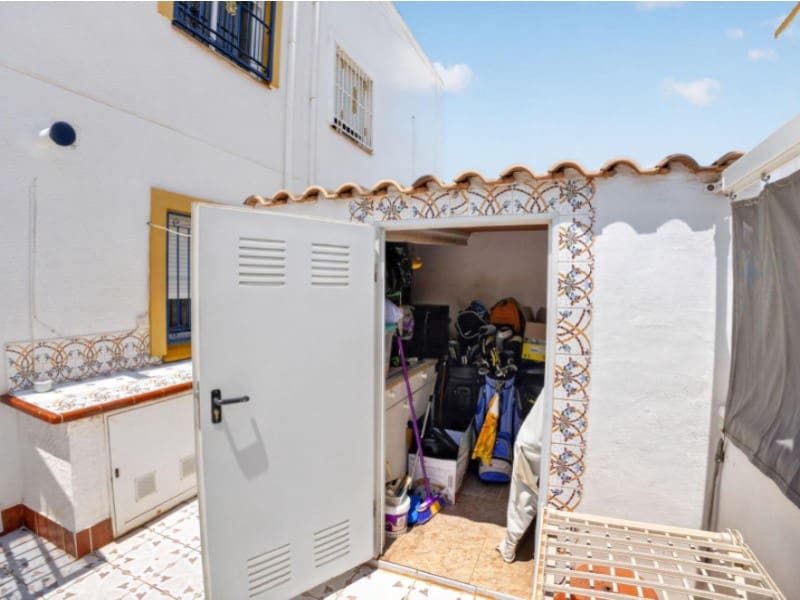3 makuuhuone Huoneisto myytävänä paikassa Torrevieja mukana uima-altaan - 195 000 € (Ref: 9910740)
