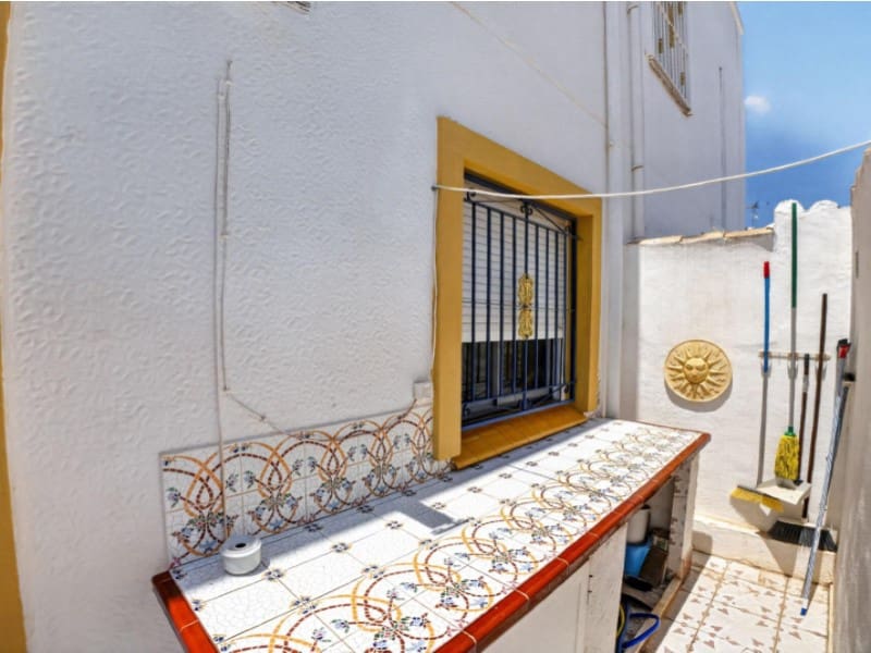 3 makuuhuone Huoneisto myytävänä paikassa Torrevieja mukana uima-altaan - 195 000 € (Ref: 9910740)