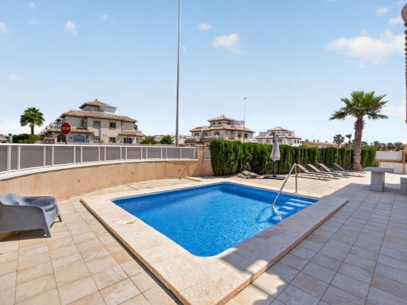 3 Zimmer Haus zu verkaufen in Orihuela Costa mit Pool Garage - 342.000 € (Ref: 9910741)